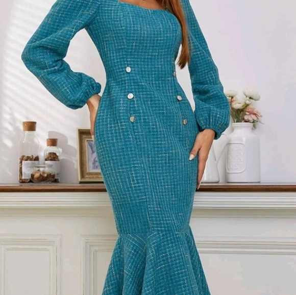 Women's dress - Picture 3 of 5